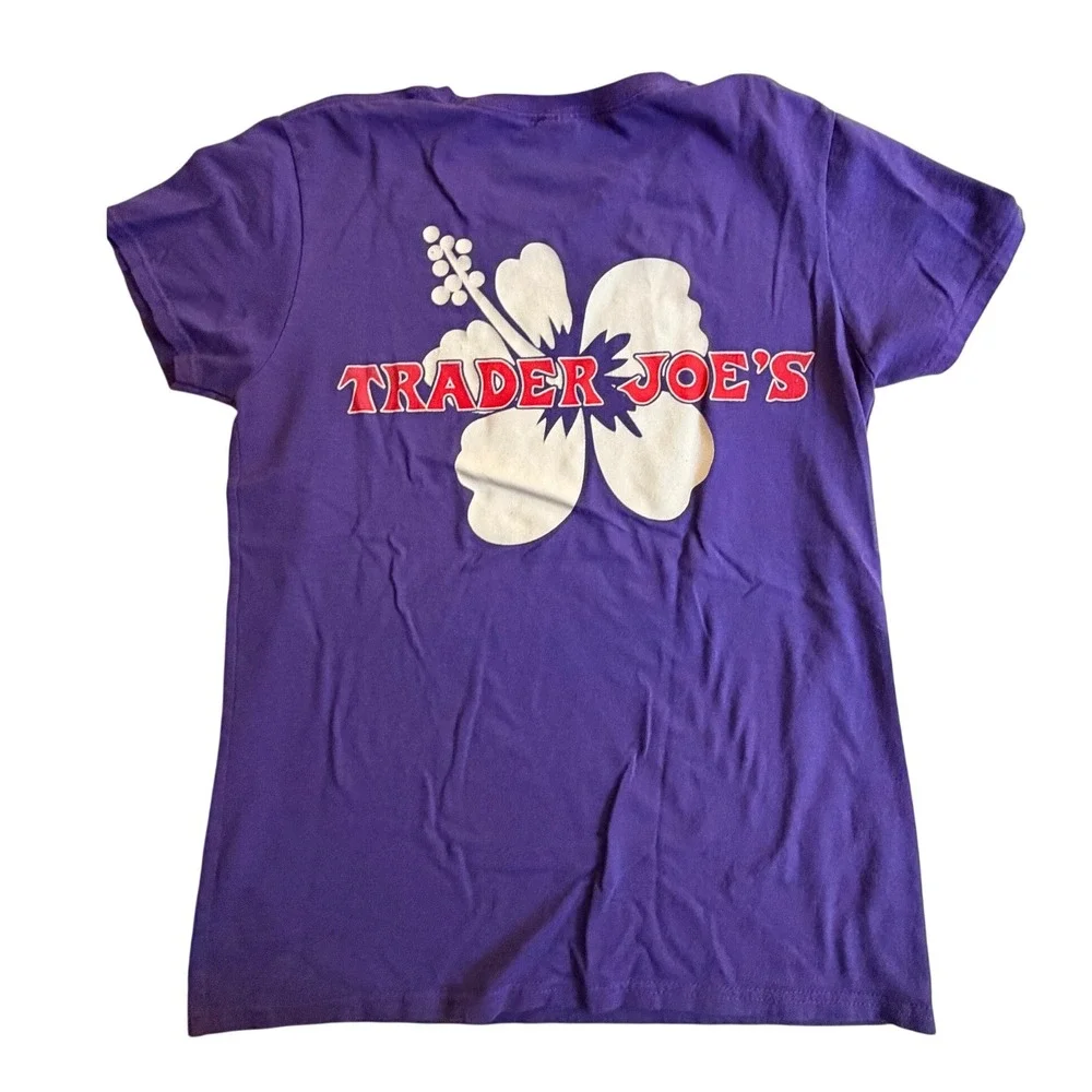 Trader Joe's Crew Employee T-Shirt Purple M Hibiscus Hawaiian Gildan Logo Tee